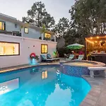 Luxurious Family 5 Bedroom Getaway